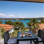 Apartment Ceratonia *