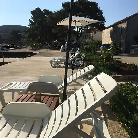 Apartment Ceratonia Loviste