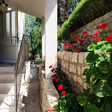 Apartment Ceratonia