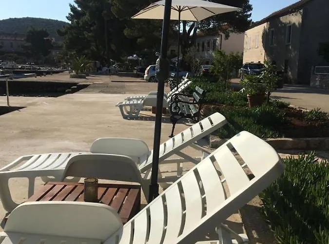 Apartament Ceratonia Lovište