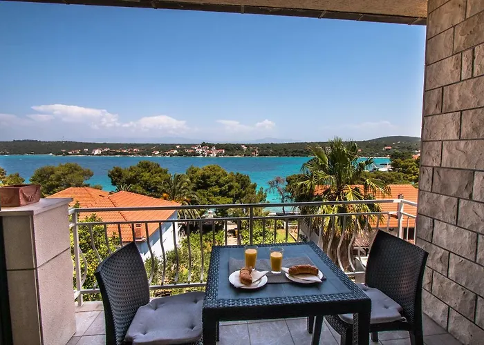 Apartament Ceratonia *