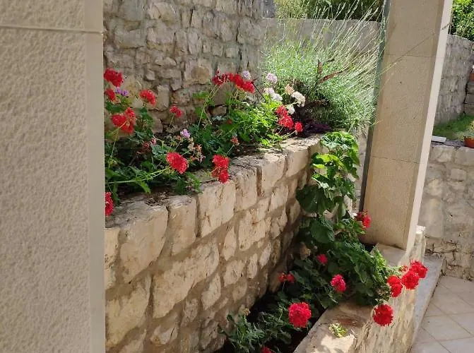 Apartament Ceratonia Lovište