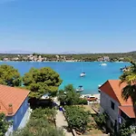 Ceratonia * Lovište