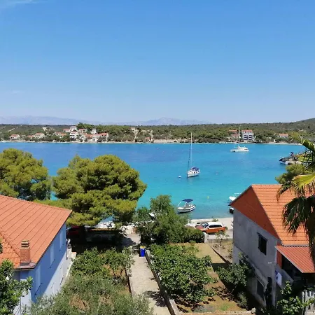 Ceratonia * Lovište