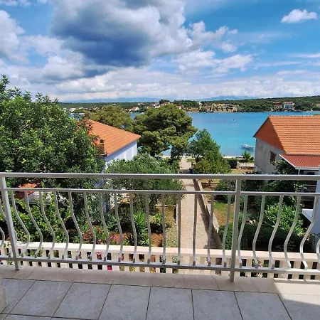 Apartment Ceratonia *