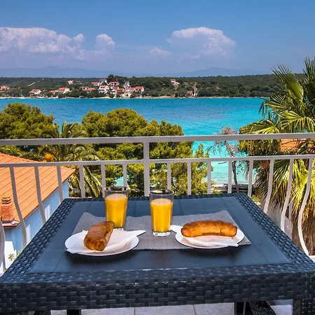 Ceratonia * Lovište