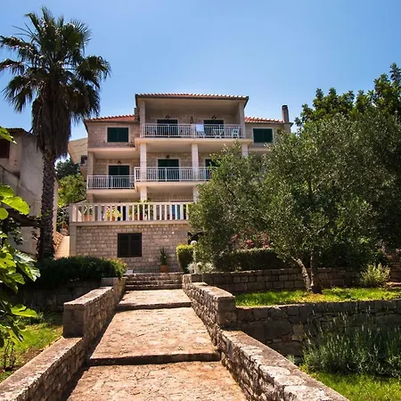 Apartmán Ceratonia *