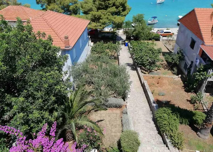 Apartment Ceratonia *