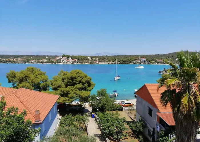 Ceratonia * Lovište