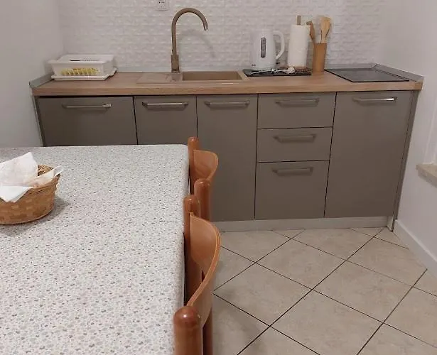 Ceratonia * Lovište