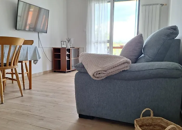 Apartment Ceratonia Lovište