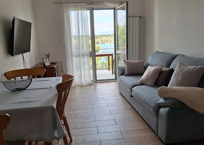 Ceratonia * Lovište