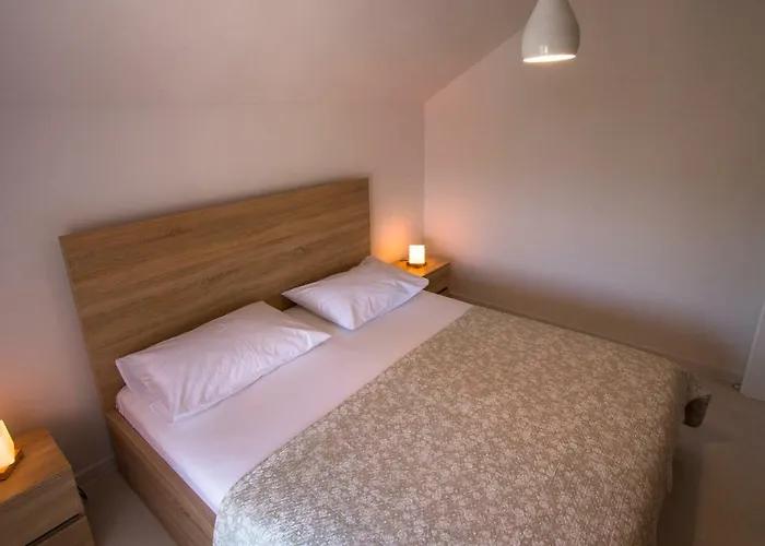 Ceratonia * Lovište