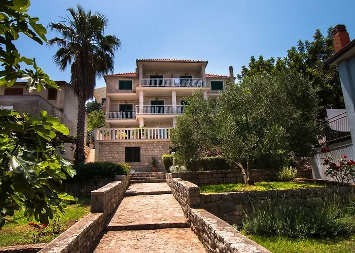 Apartment Ceratonia *